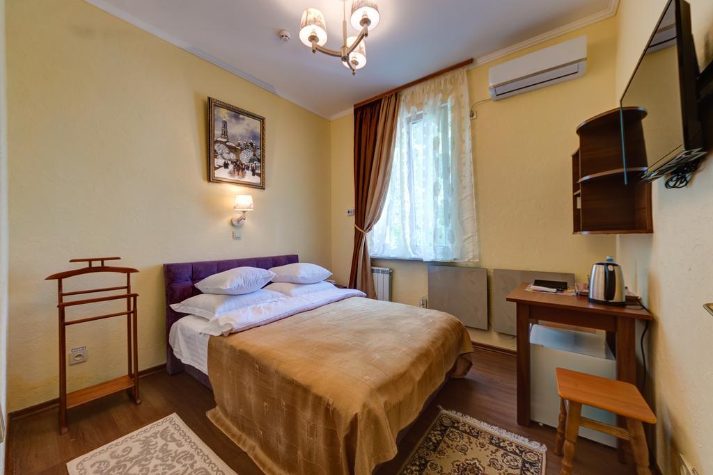 Aleksandria Hotel Kyiv Exterior foto